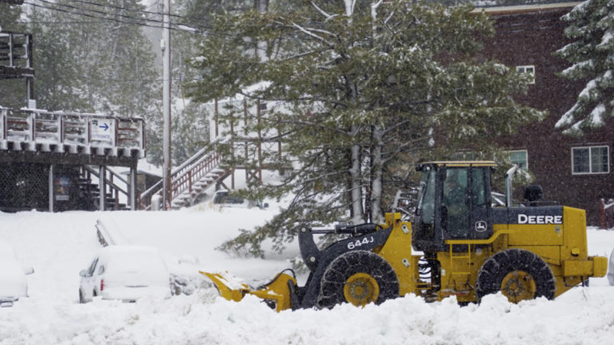 11 States Prepare for Massive Snowstorm with Up to 5 Feet of Snow Expected