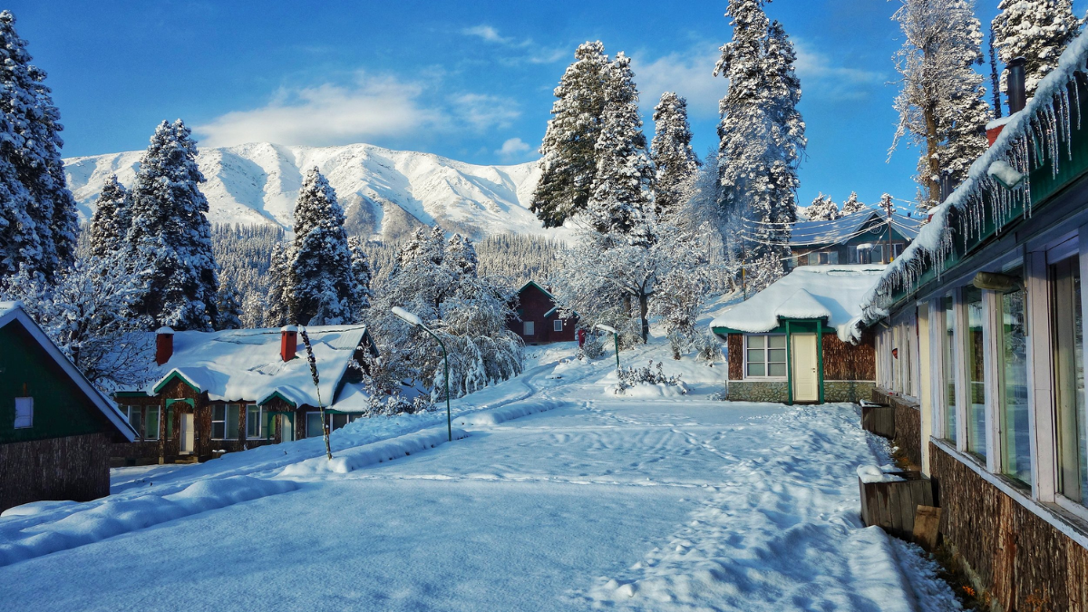 Winter Weather Alerts in Effect Across 15 States as Snowstorms Loom