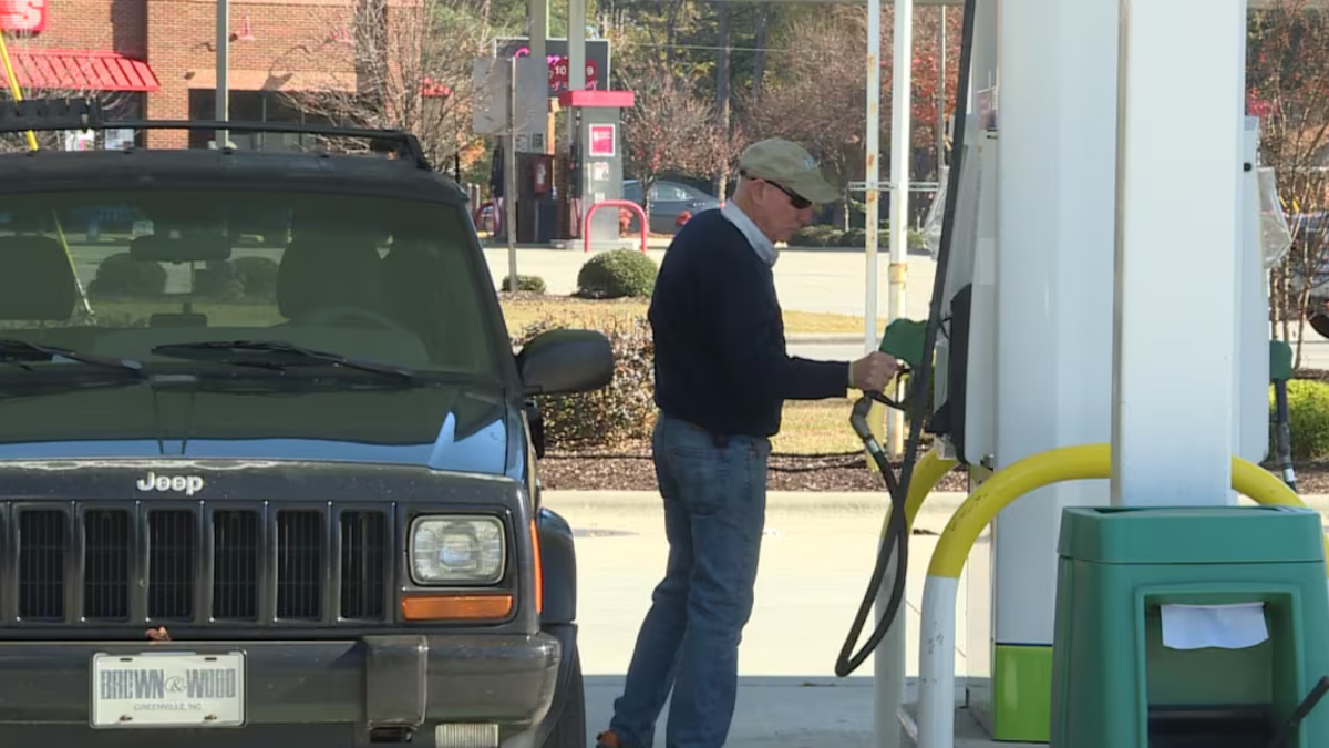 Low Gas Prices Bring Relief to North Carolina Thanksgiving Travelers