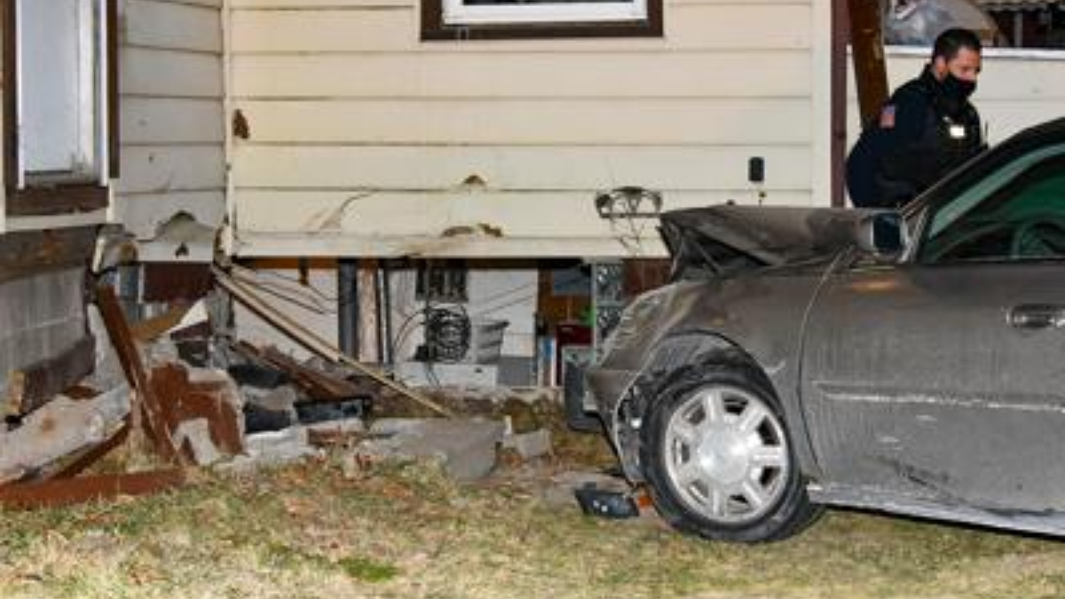 Car Crashes into Home Near Niagara Falls