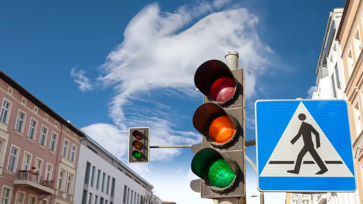 Traffic Light Evolution: Proposal Suggests Adding a Fourth Light for Better Safety and Flow