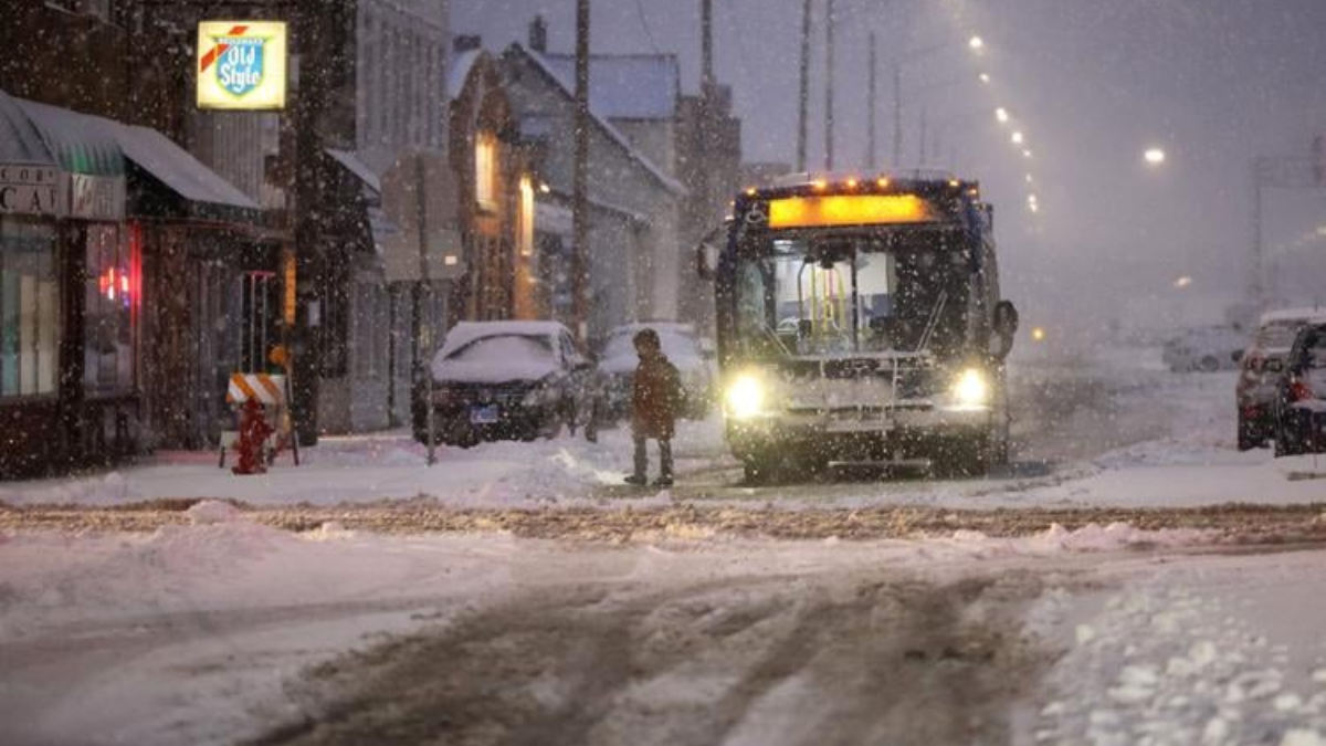 Illinois Calls for Volunteers to Aid Ice Storm Recovery Efforts