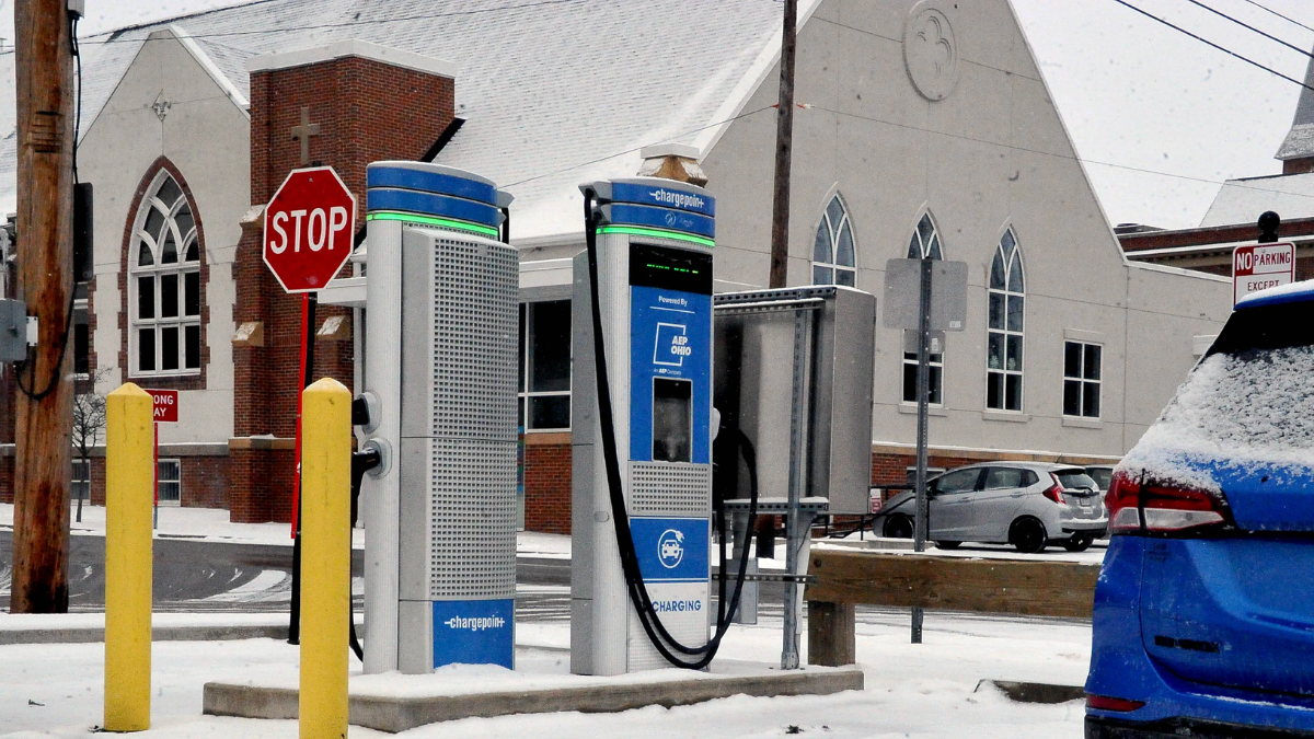 Delayed Federal Grants Threaten Iowa’s Electric Vehicle Charging Progress