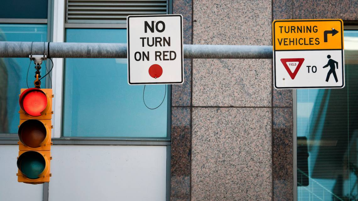 New Traffic Laws: Which Cities Are Restricting Right Turns on Red?