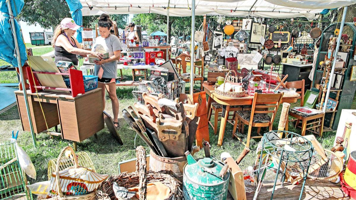 Where to Find the Best Deals at Iowa’s Largest Flea Market